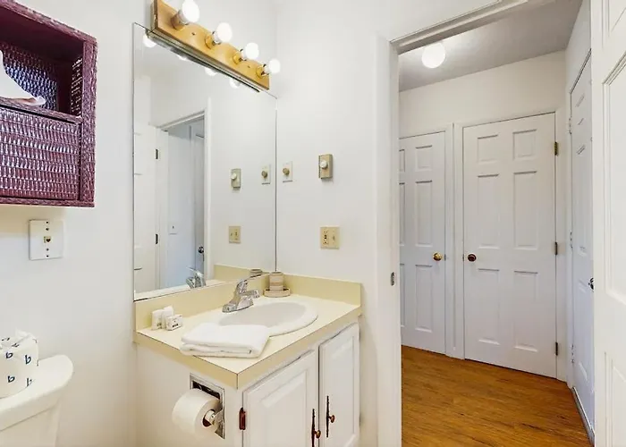 Large Studio With Patio And Pool
